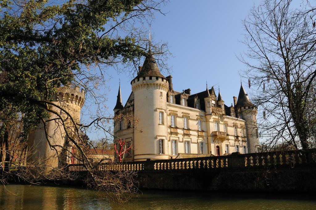 Chateau-Hotel De Nieuil Екстериор снимка