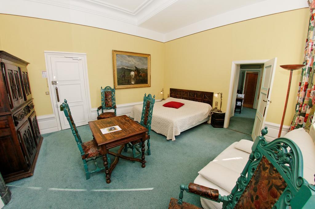 Chateau-Hotel De Nieuil Екстериор снимка