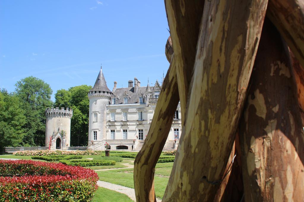 Chateau-Hotel De Nieuil Екстериор снимка