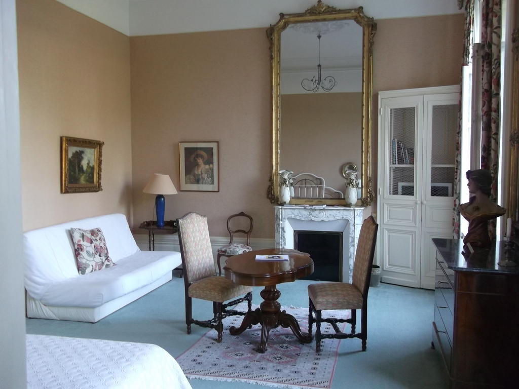 Chateau-Hotel De Nieuil Екстериор снимка