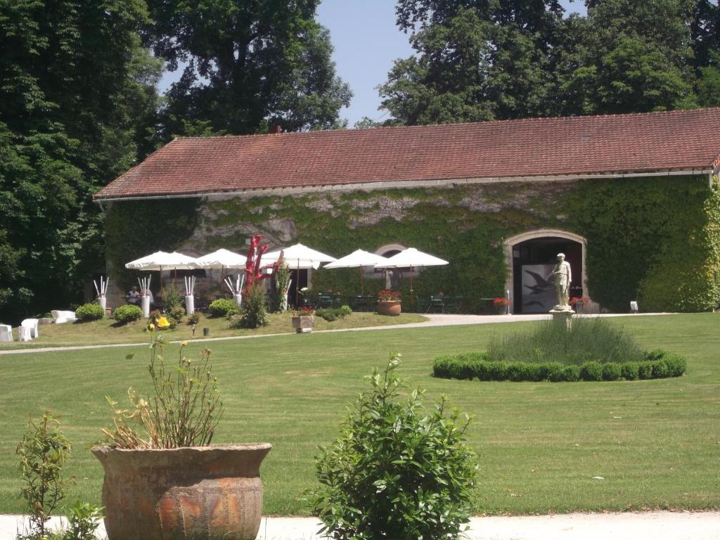 Chateau-Hotel De Nieuil Екстериор снимка