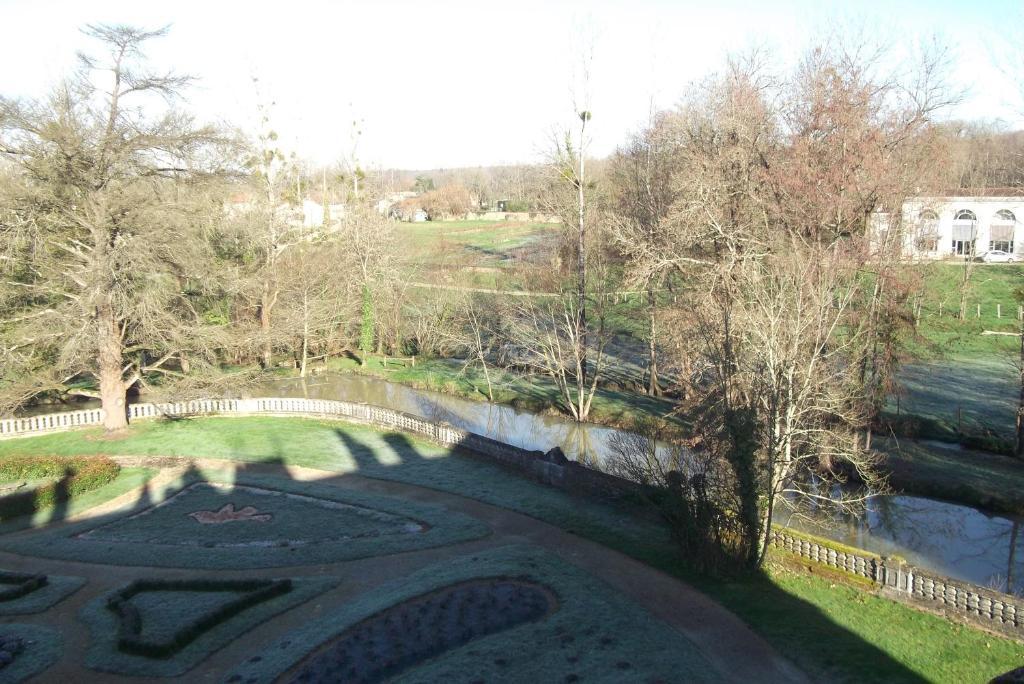 Chateau-Hotel De Nieuil Екстериор снимка