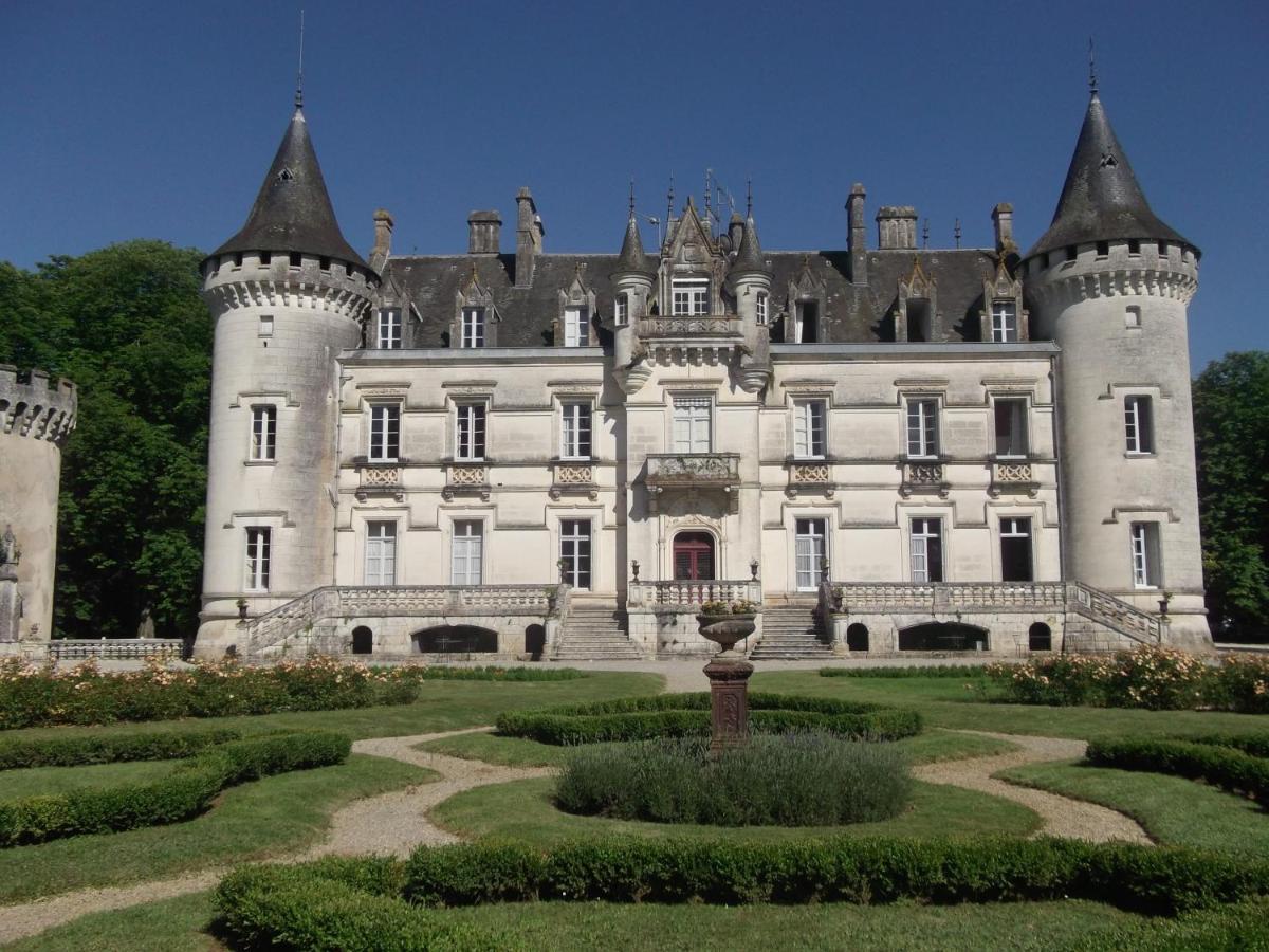 Chateau-Hotel De Nieuil Екстериор снимка