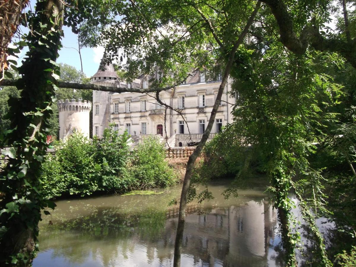 Chateau-Hotel De Nieuil Екстериор снимка
